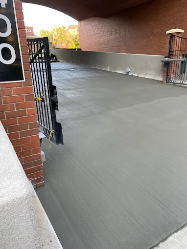 Slab pad broom finish