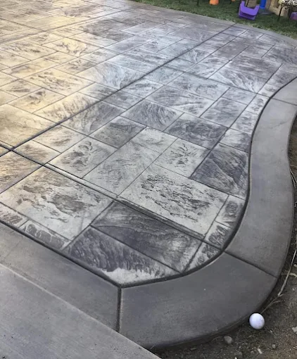 Stamped ashlar border (curved)